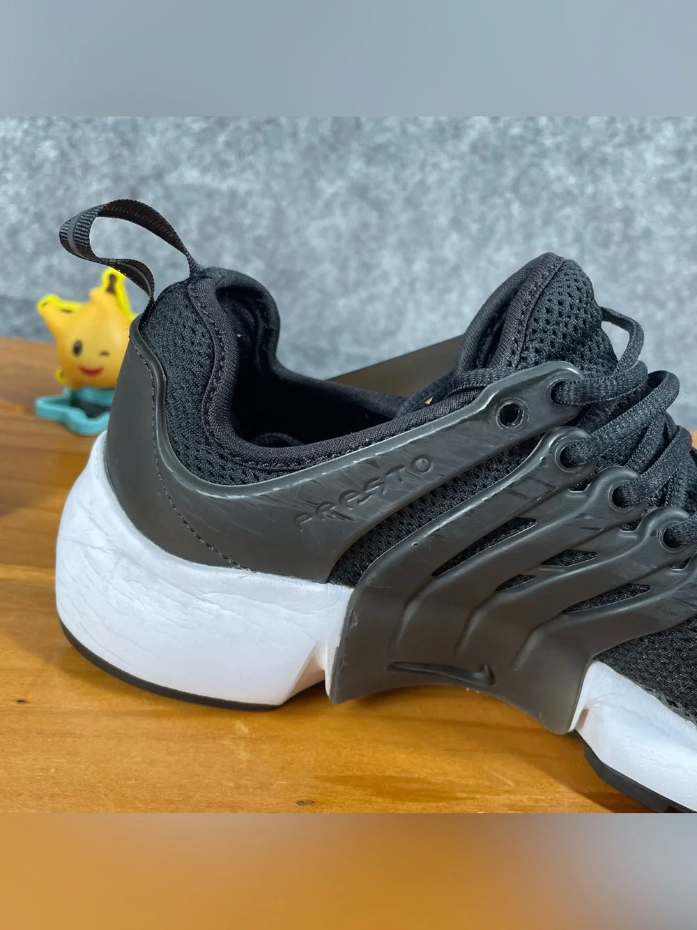 Nike Air Presto Womens Size 8 Black White Athletic Shoes Sneakers 878068-001